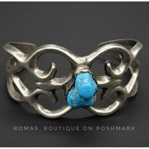 Vintage signed Navajo Native American sterling silver turquoise cuff bracelet